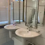 De Lux *